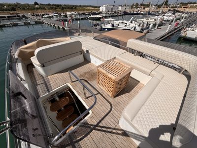 Private Yacht Daily Tour