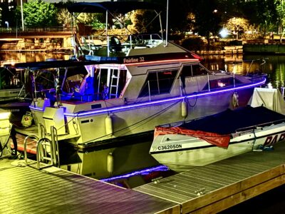 35' Fairbanks Flybridge 12 Guests - (2hr minimum) - Mississauga/ Toronto/ Oakville/ Hamilton/ Scarborough Bluffs/ GTA