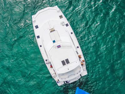 Private Morning 4 Hour Yacht Tour in Costa Rica - 51ft Leopard! (Food & Drinks included)
