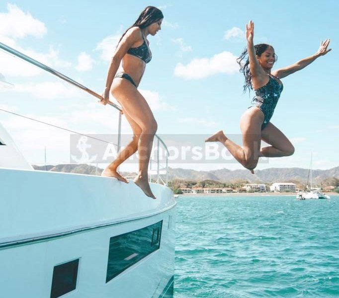 Private Morning 4 Hour Yacht Tour in Costa Rica - 51ft Leopard! (Food & Drinks included)