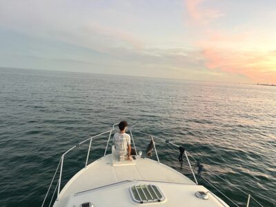 35' Fairbanks Flybridge 12 Guests - (2hr minimum) - Mississauga/ Toronto/ Oakville/ Hamilton/ Scarborough Bluffs/ GTA