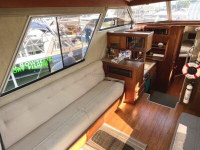 35' Fairbanks Flybridge 12 Guests - (2hr minimum) - Mississauga/ Toronto/ Oakville/ Hamilton/ Scarborough Bluffs/ GTA