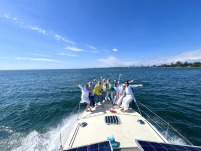 35' Fairbanks Flybridge 12 Guests - (2hr minimum) - Mississauga/ Toronto/ Oakville/ Hamilton/ Scarborough Bluffs/ GTA
