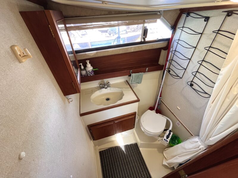 35' Fairbanks Flybridge 12 Guests - (2hr minimum) - Mississauga/ Toronto/ Oakville/ Hamilton/ Scarborough Bluffs/ GTA