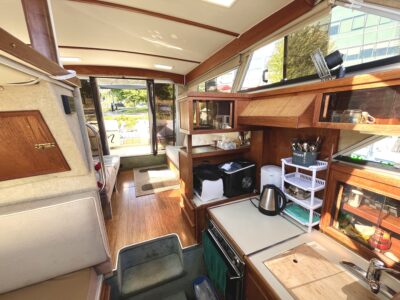 35' Fairbanks Flybridge 12 Guests - (2hr minimum) - Mississauga/ Toronto/ Oakville/ Hamilton/ Scarborough Bluffs/ GTA