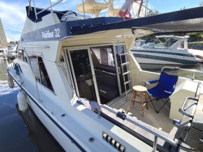 35' Fairbanks Flybridge 12 Guests - (2hr minimum) - Mississauga/ Toronto/ Oakville/ Hamilton/ Scarborough Bluffs/ GTA