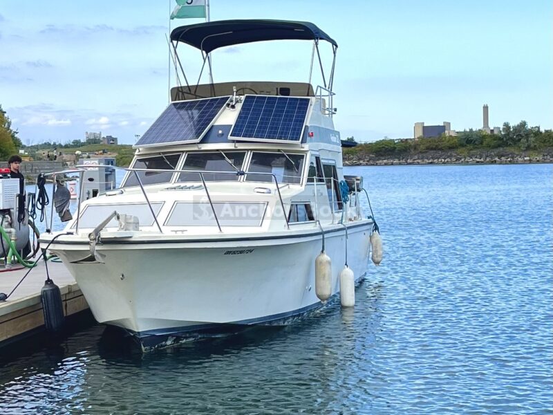35' Fairbanks Flybridge 12 Guests - (2hr minimum) - Mississauga/ Toronto/ Oakville/ Hamilton/ Scarborough Bluffs/ GTA