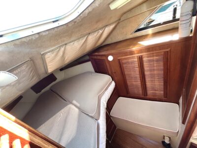 35' Fairbanks Flybridge 12 Guests - (2hr minimum) - Mississauga/ Toronto/ Oakville/ Hamilton/ Scarborough Bluffs/ GTA