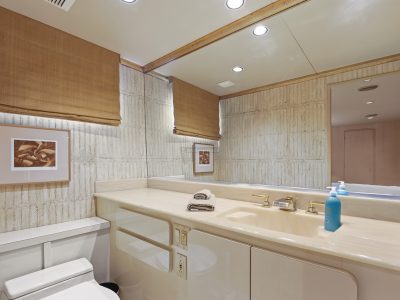 Luxury Motor Yacht Charter