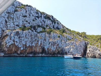 Charter sailing boat with lunch