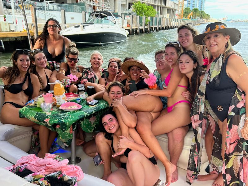 ⭐ SeaRay 45ft 🛥 (Monday to Thursday Get one FREE hour.🥂🍾)