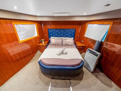 BD 90ft Yacht Rental (Dubai – 65 Guests Max)