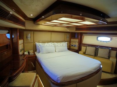 Majesty 88ft Yacht Rental (Dubai – 50 Guests Max) with Jacuzzi