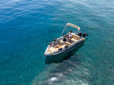 Rent a Boat in Santorini for 5 Hours- No license required