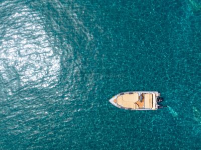 Rent a Boat in Santorini for 5 Hours- No license required