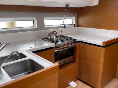 1 Week Sailing Yacht Charter In Volos, Greece | IRIS