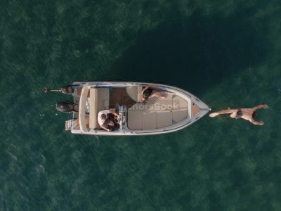 Rent a Boat in Santorini for 5 Hours- No license required