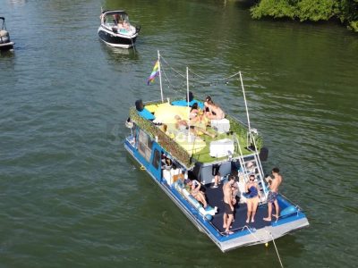 Party Houseboat Cruise In Montreal, Quebec | Max 25 Guests