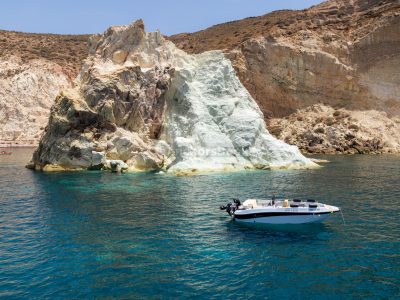 Rent a Boat in Santorini for 5 Hours- No license required