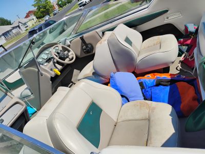 Open bow family boat seats 7 people