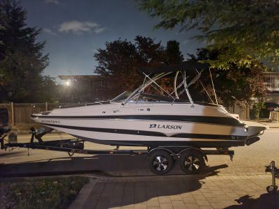 23' Larson Bareboat Rental (or with captain)