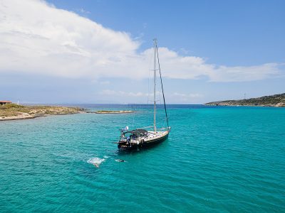 Private daily sailing cruise with culinary exploration in Athenian Riviera