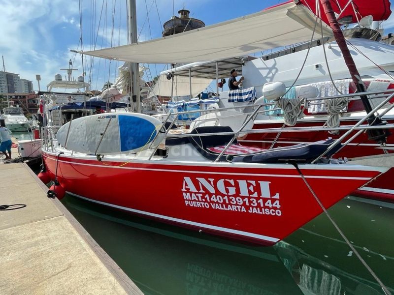 Luxury Sailboat Rental In Puerto Vallarta, Jalisco | Endevour 38