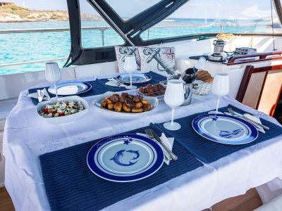 Private daily sailing cruise with culinary exploration in Athenian Riviera