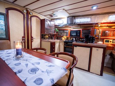 Private daily sailing cruise with culinary exploration in Athenian Riviera