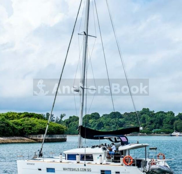 4 Hour Private Yacht Charter to Lazarus Island - SunRise 40ft | With Food, BBQ, Drinks, Watersports & Fishing