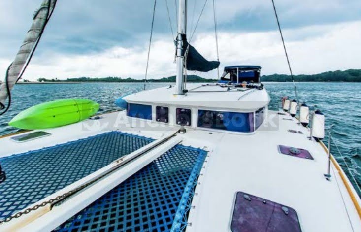 4 Hour Private Yacht Charter to Lazarus Island - SunRise 40ft | With Food, BBQ, Drinks, Watersports & Fishing
