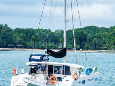 4 Hour Private Yacht Charter to Lazarus Island - SunRise 40ft | With Food, BBQ, Drinks, Watersports & Fishing