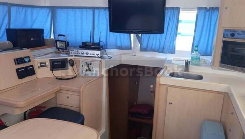 4 Hour Private Yacht Charter to Lazarus Island - SunRise 40ft | With Food, BBQ, Drinks, Watersports & Fishing