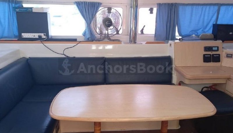 4 Hour Private Yacht Charter to Lazarus Island - SunRise 40ft | With Food, BBQ, Drinks, Watersports & Fishing