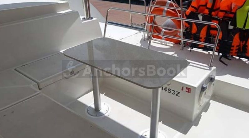 4 Hour Private Yacht Charter to Lazarus Island - SunRise 40ft | With Food, BBQ, Drinks, Watersports & Fishing