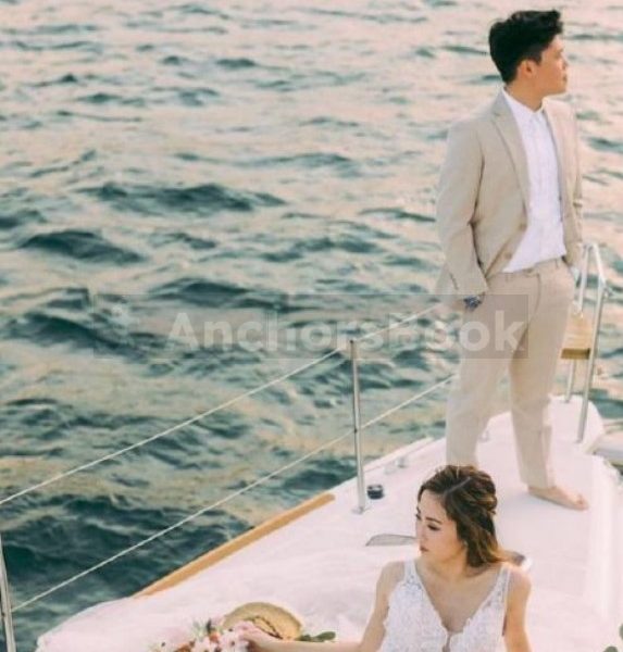 4 Hour Private Yacht Charter to Lazarus Island - SunRise 40ft | With Food, BBQ, Drinks, Watersports & Fishing