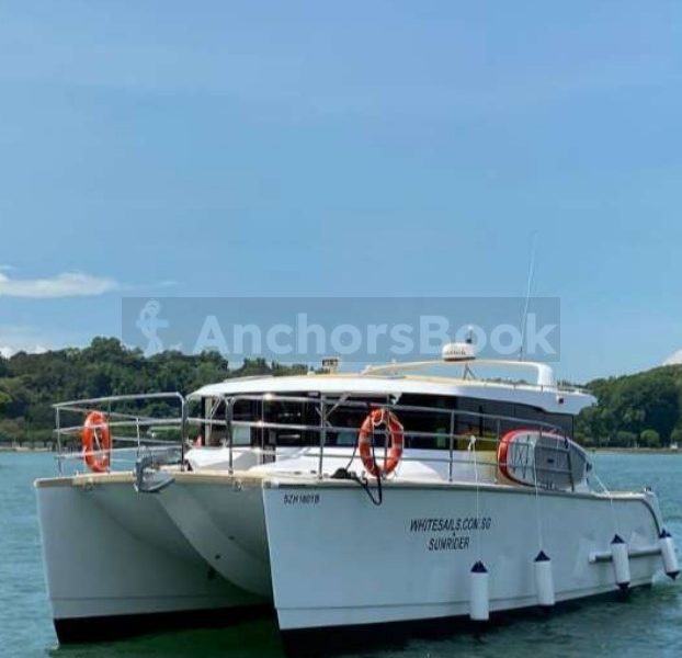4 Hour Private Yacht Charter to Lazarus Island - SunRise 40ft | With Food, BBQ, Drinks, Watersports & Fishing