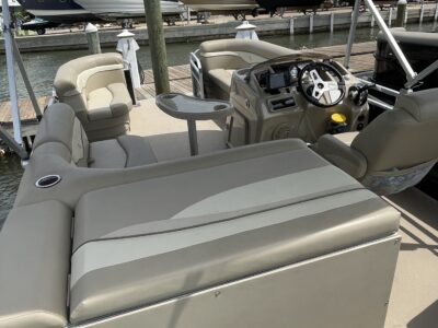 BOAT FUN IN THE SUN - PONTOON DAY 21ft Bennington