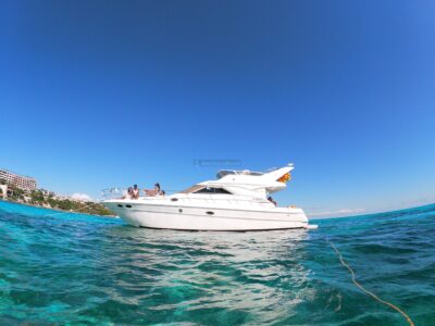 SEA RAY FLYBRIDGE FOR 15 PEOPLE IN CANCUN
