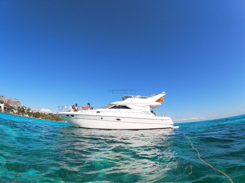 SEA RAY FLYBRIDGE FOR 15 PEOPLE IN CANCUN