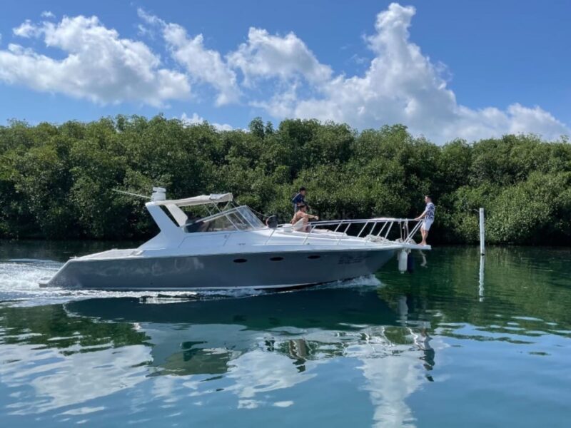 TROJAN 38 FT YACHT IN CANCUN