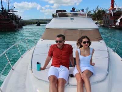 SEA RAY FLYBRIDGE FOR 15 PEOPLE IN CANCUN