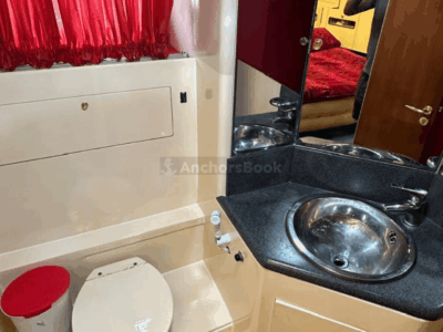 Dubai: Private Luxury Yacht Cruise on a 70-Foot Yacht