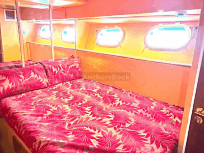 Dubai: Private Luxury Yacht Cruise on a 70-Foot Yacht