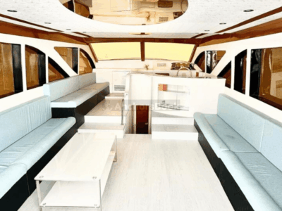 Dubai: Private Luxury Yacht Cruise on a 70-Foot Yacht