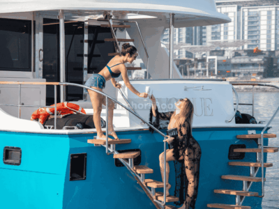 AnchorsBook Fleet: Vogue Luxury Yacht Rental - Hatteras 64ft (22PAX)