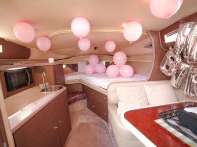 2-4 Hour Birthday Party Package – 33ft Yacht With Cake & Decorations Included