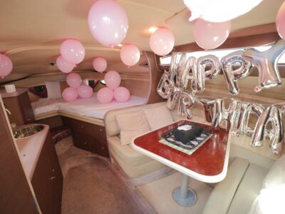 2-4 Hour Birthday Party Package – 33ft Yacht With Cake & Decorations Included