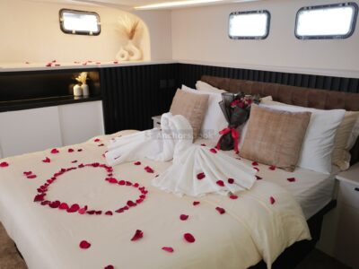 2-4 Hour Birthday Party Package - 64ft Yacht With Cake And Decorations Included