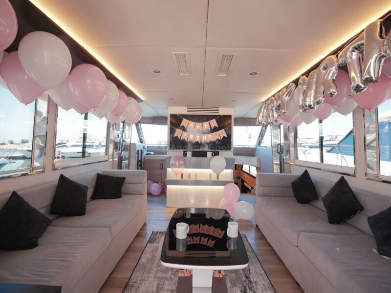 AnchorsBook Fleet: Vogue Luxury Yacht Rental - Hatteras 64ft (22PAX)